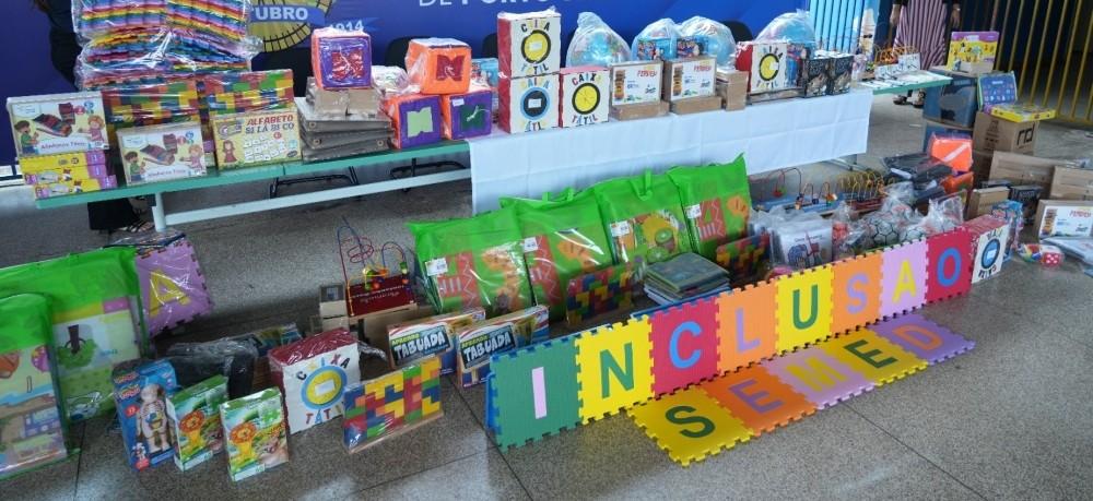 Educação inclusiva: Cláudia de Jesus pede inclusão de cuidadores e psicopedagogos em concursos da Seduc