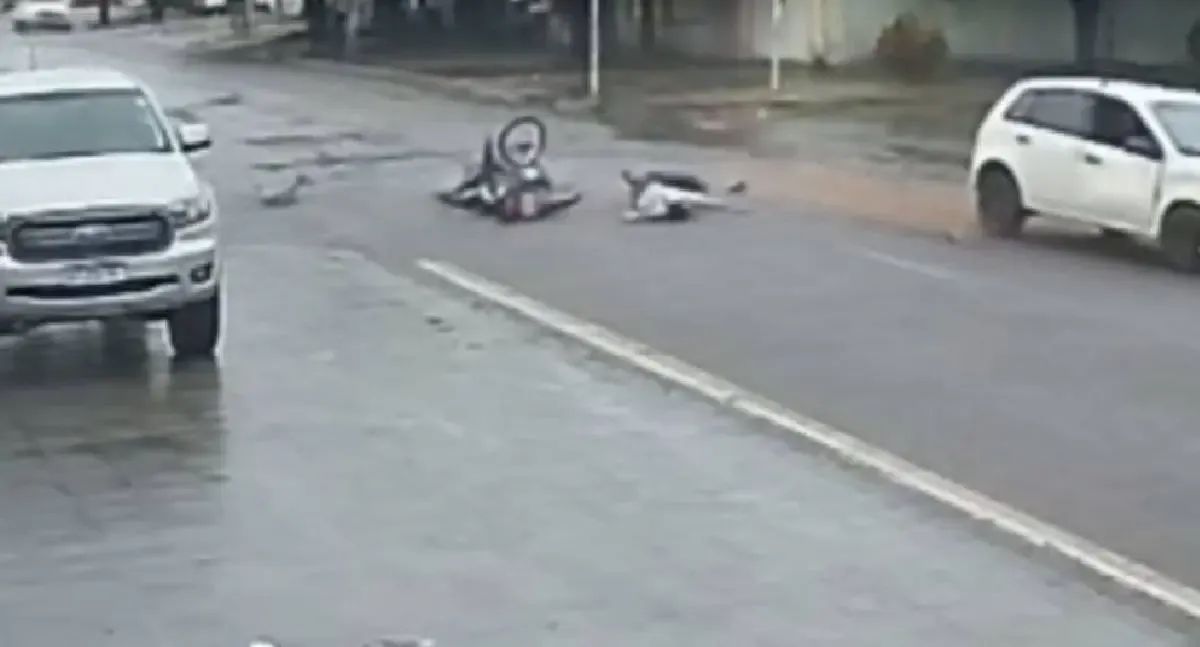 Grave acidente entre moto e carro: motociclista em estado crítico