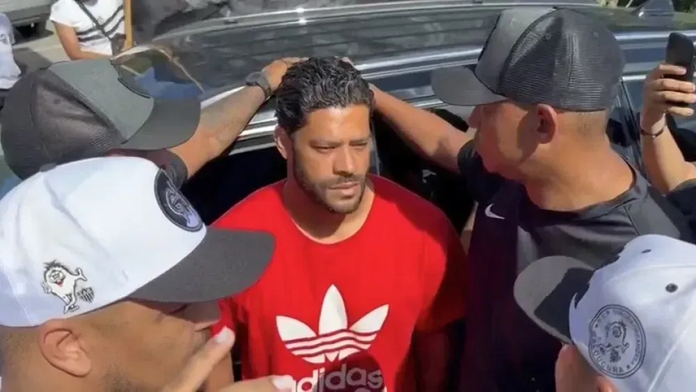 Hulk conversa com torcedores no CT e abre o jogo sobre situação no Atlético