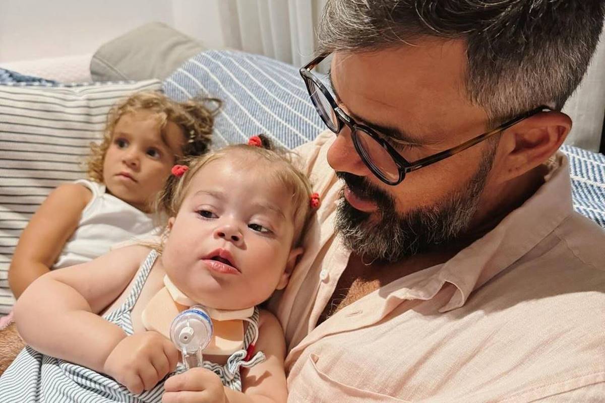 Juliano Cazarré se emociona ao comentar doença rara da filha de 3 anos