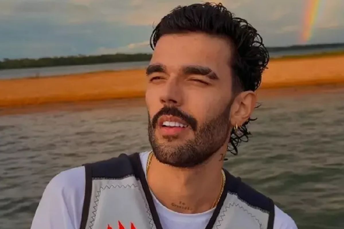 Luan Pereira vai ao cinema pela 1ª vez e se emociona