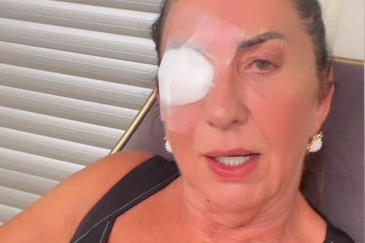 Mãe de Virginia surge com curativo no olho e fala sobre sumiço da web. Vídeo