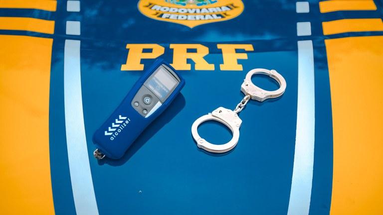 PRF EM RONDÔNIA PRENDE DOIS HOMENS POR PORTE ILEGAL DE ARMA DE FOGO EM JI-PARANÁ