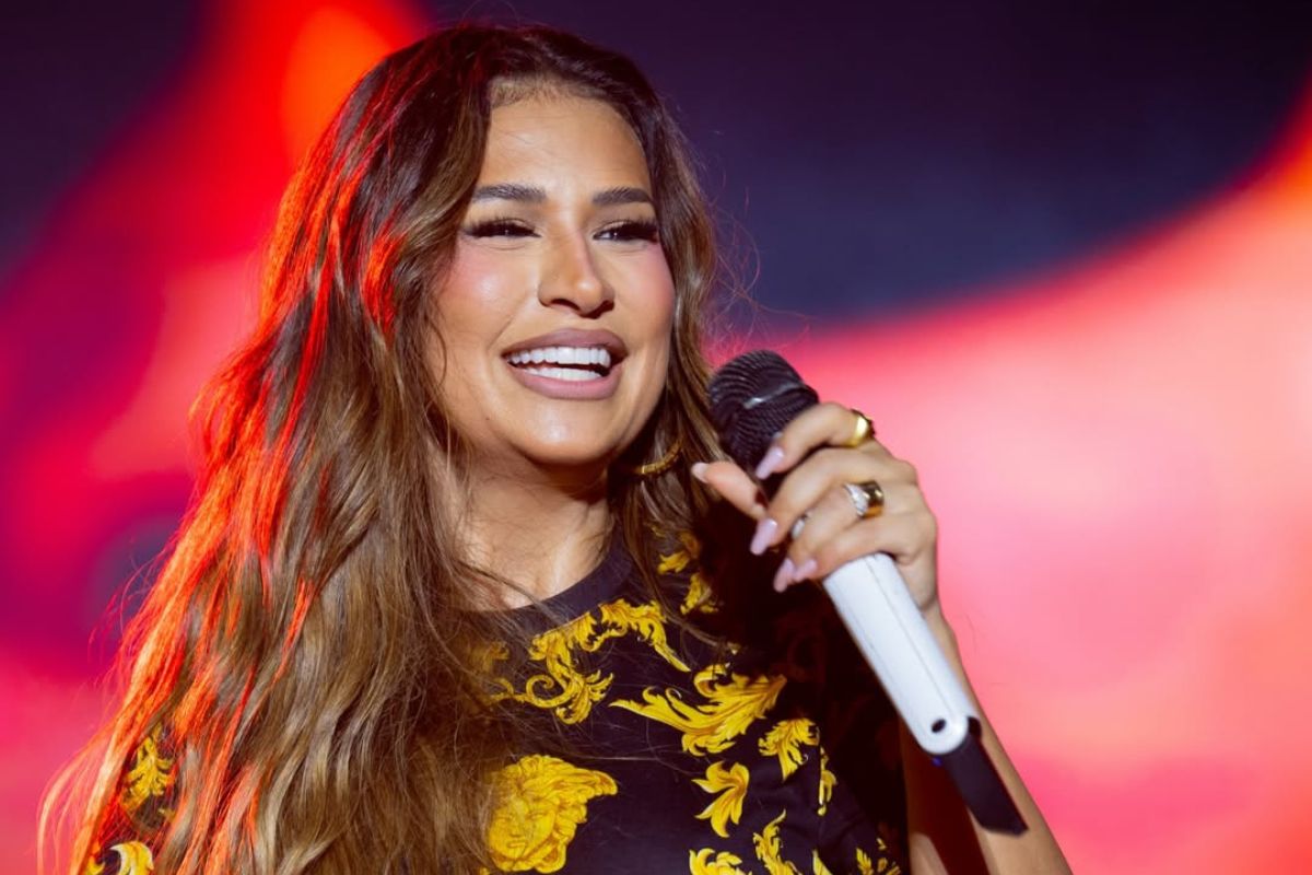 Simone Mendes faz contagem regressiva para 2026 em Virada na Paulista