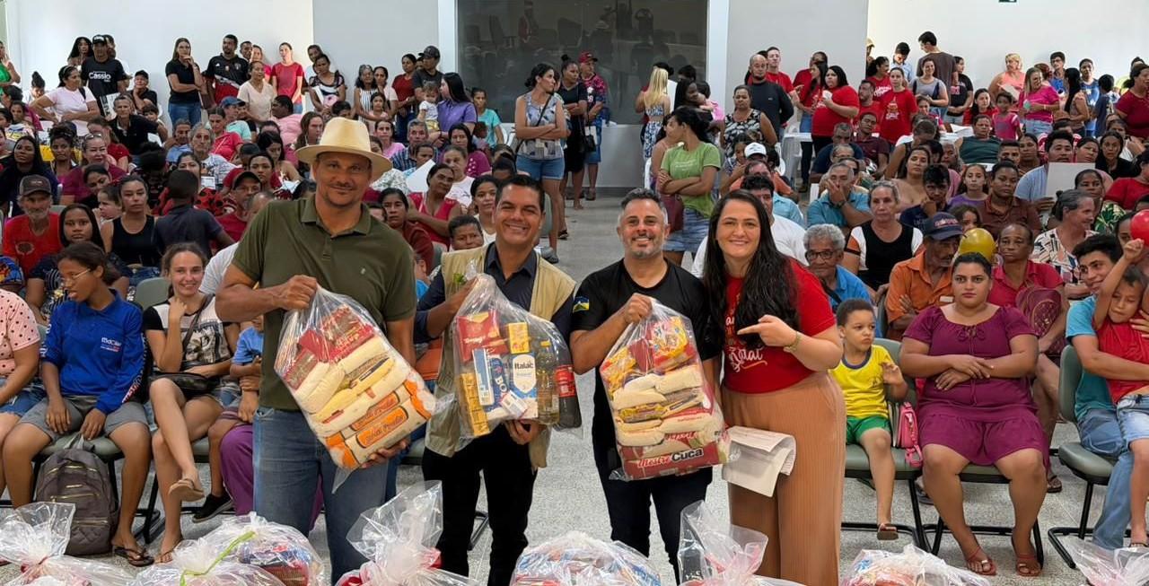 Solidariedade que transforma: com recursos do deputado Cássio Gois, Nova Brasilândia entrega 300 cestas básicas natalinas a famílias em vulnerabilidade