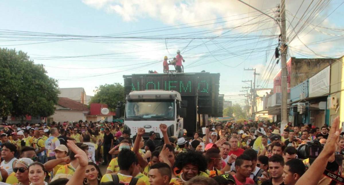 Bombeiros reforçam segurança de trios elétricos na chuva