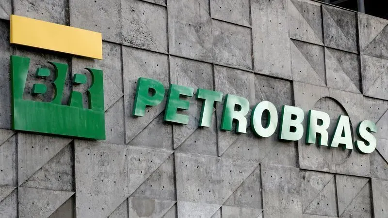 Brasil estuda converter dívida venezuelana em participação em ativos para reintroduzir a Petrobras no país