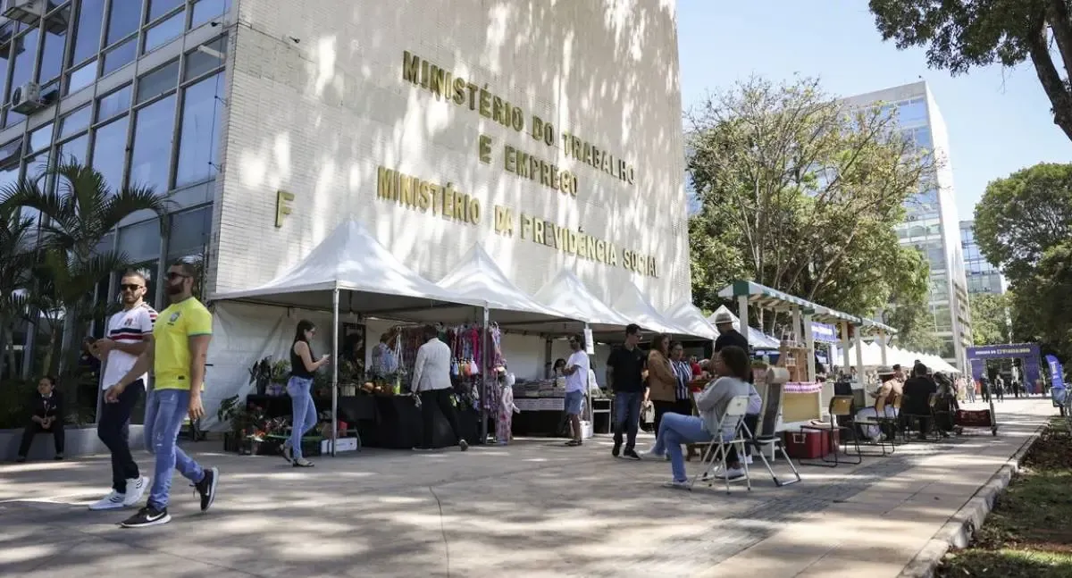 Governo libera R$ 3,9 bilhões para saques do FGTS nesta segunda