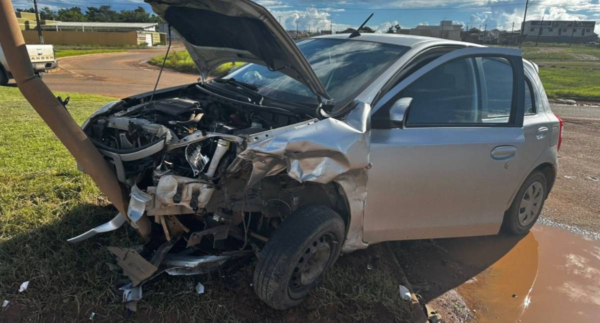 Grave acidente na entrada do Savana Park envolve dois veículos