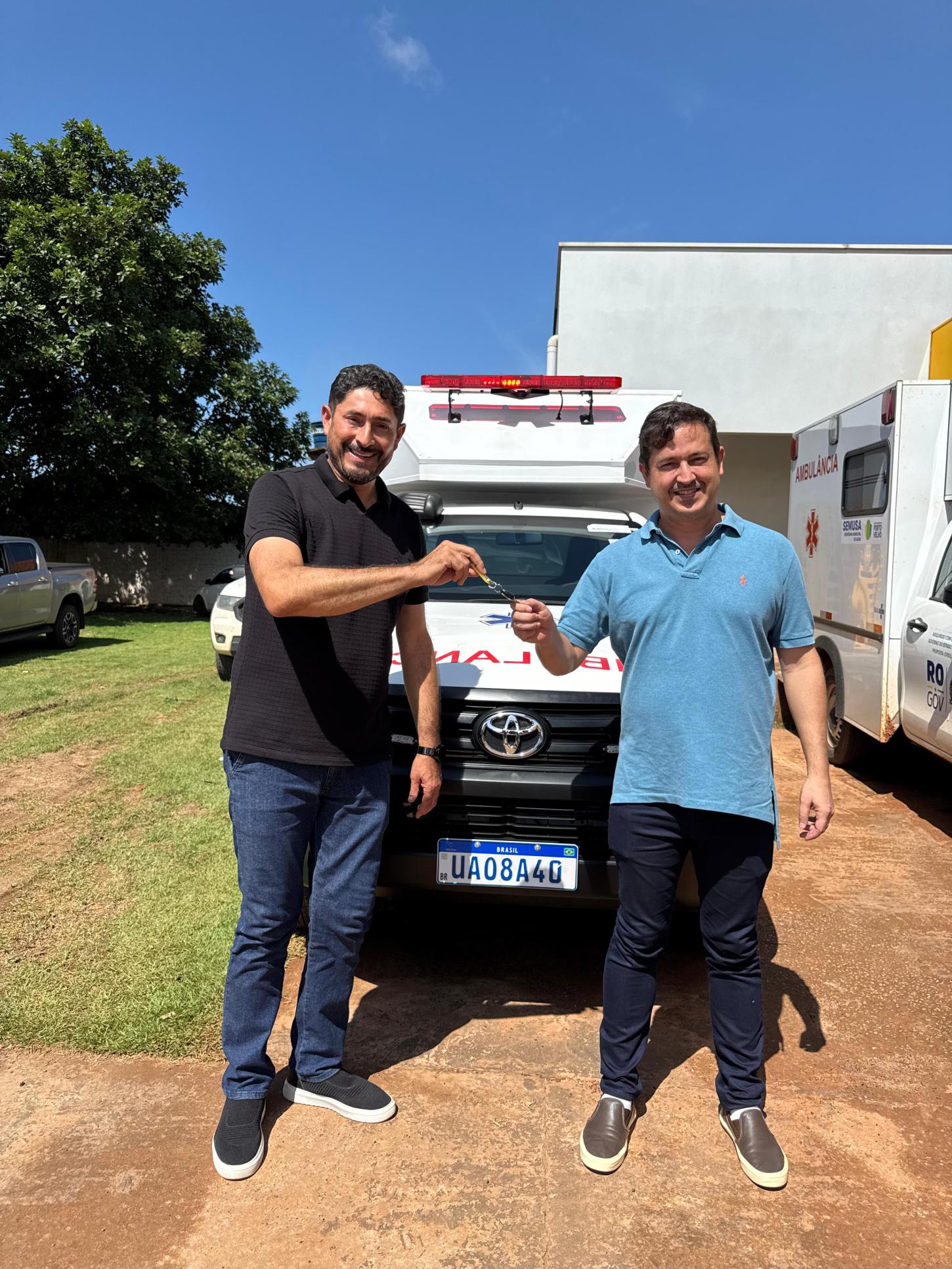 Márcio Pacele entrega ambulância para Vista Alegre do Abunã e reforça atendimento na saúde
