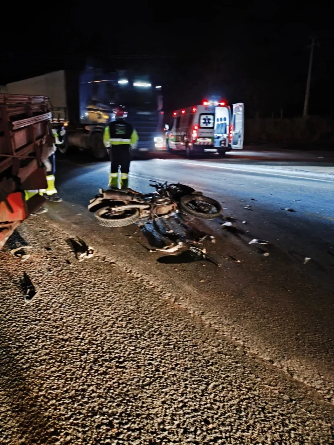 Motociclista sobrevive a grave colisão com caminhão na BR‑364 em Rondônia