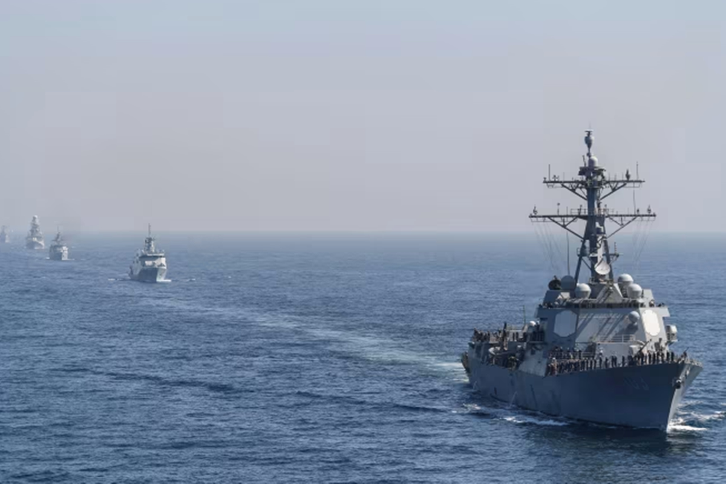 Navios militares dos EUA colidem próximo à América do Sul, diz jornal