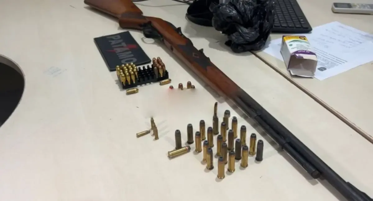 PATAMO Cumpre Mandado de Prisão e Apreende Arma de Fogo em Residência