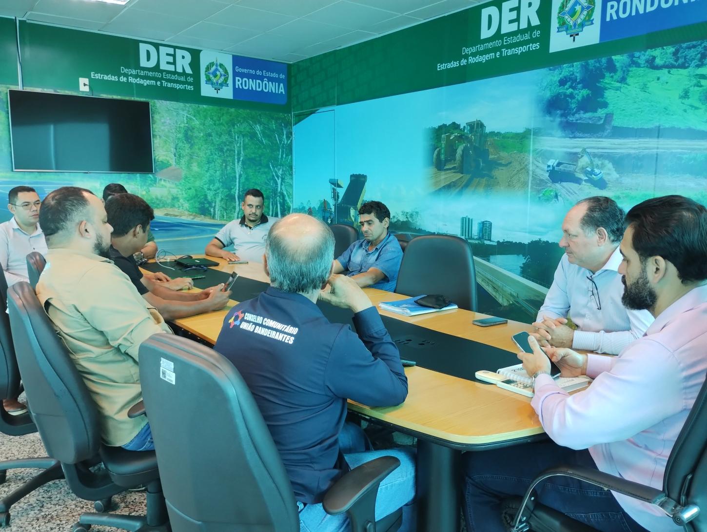 Pedro Fernandes acompanha moradores ao DER e solicita recuperação da Linha-101 em União Bandeirantes