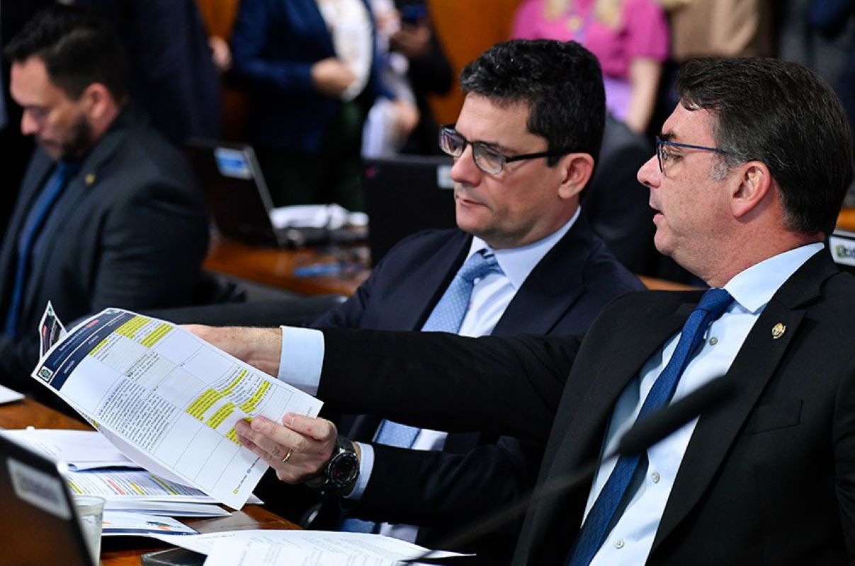 PL sonda Moro para dar palanque a Flávio Bolsonaro no Paraná