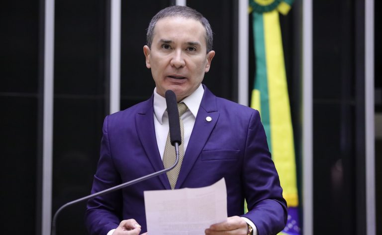 Projeto exige que Aneel publique relatórios sobre tarifas de energia em linguagem simples