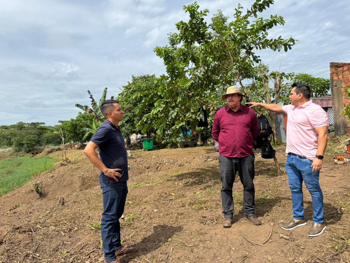Após solicitação de Edimilson Dourado, canal no Castanheiras recebe limpeza histórica