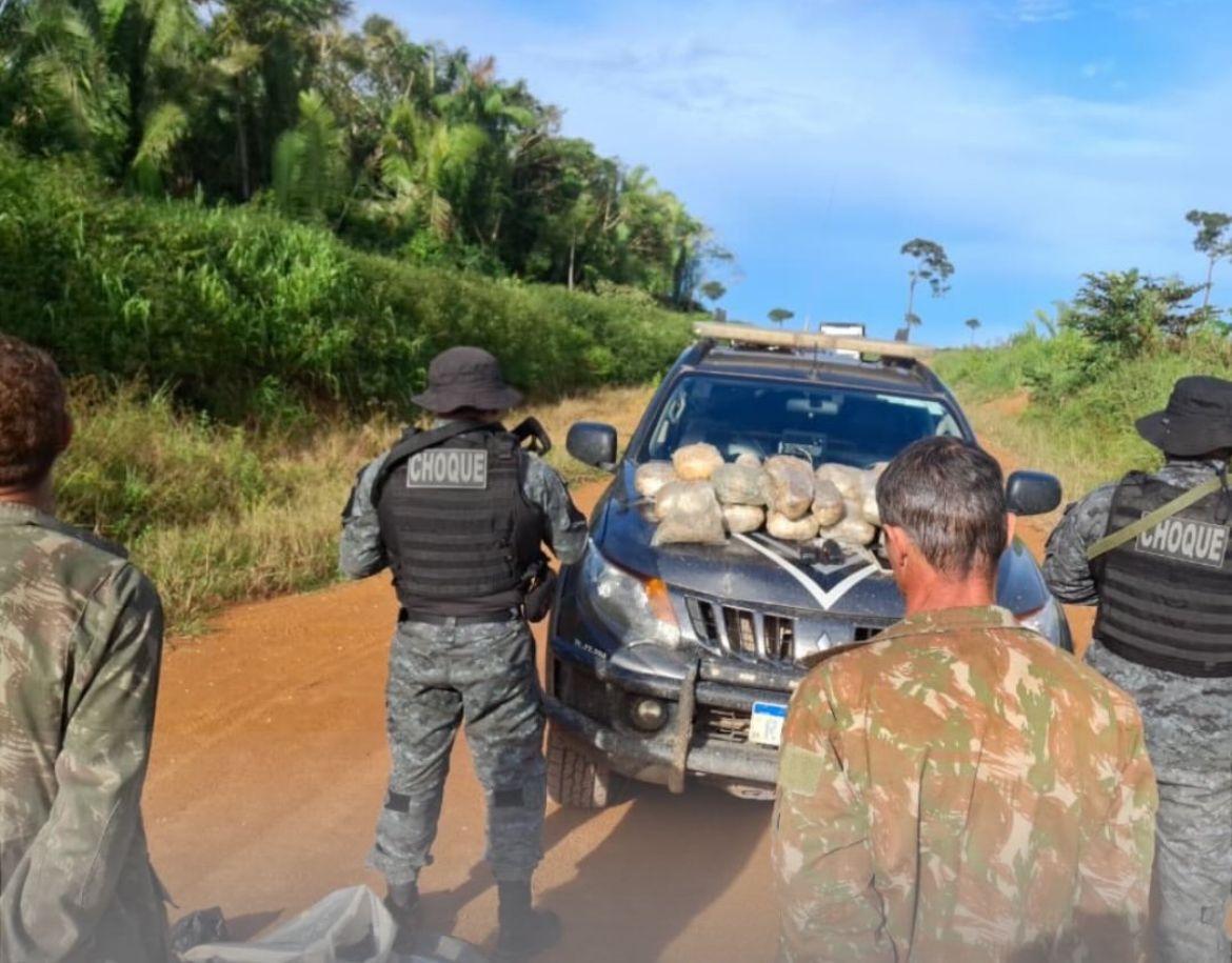BPCHOQUE prende criminosos com 21 tabletes de drogas após tentativa de fuga