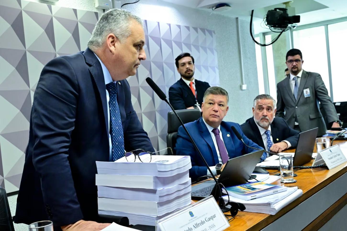 CPMI do INSS: relatório pede mais de 200 indiciamentos, responsabilização de 7 bancos e 5 alterações de leis