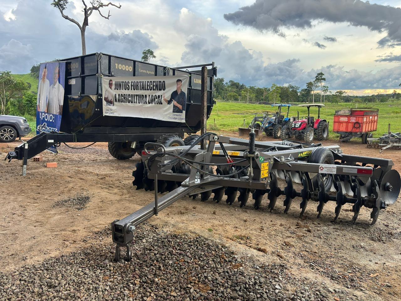 Deputado Alan Queiroz entrega equipamentos agrícolas e fortalece agricultura familiar em Monte Negro