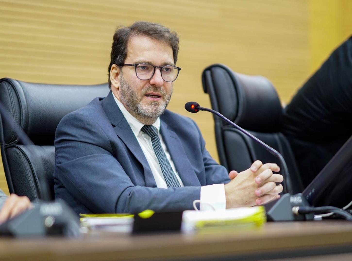 Deputado Alex Redano cobra reforço urgente de servidores no Hospital Regional de Buritis