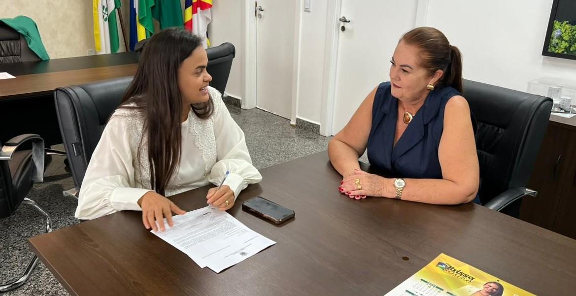 Dra. Taíssa articula parceria para garantir retroescavadeira e fortalecer a agricultura familiar de Pimenteiras do Oeste
