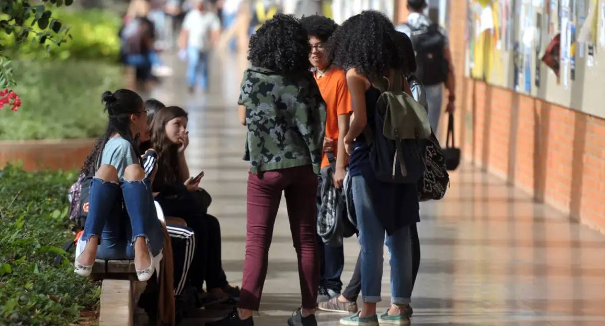 Ensino a distância supera o presencial e matrículas batem recorde no Brasil