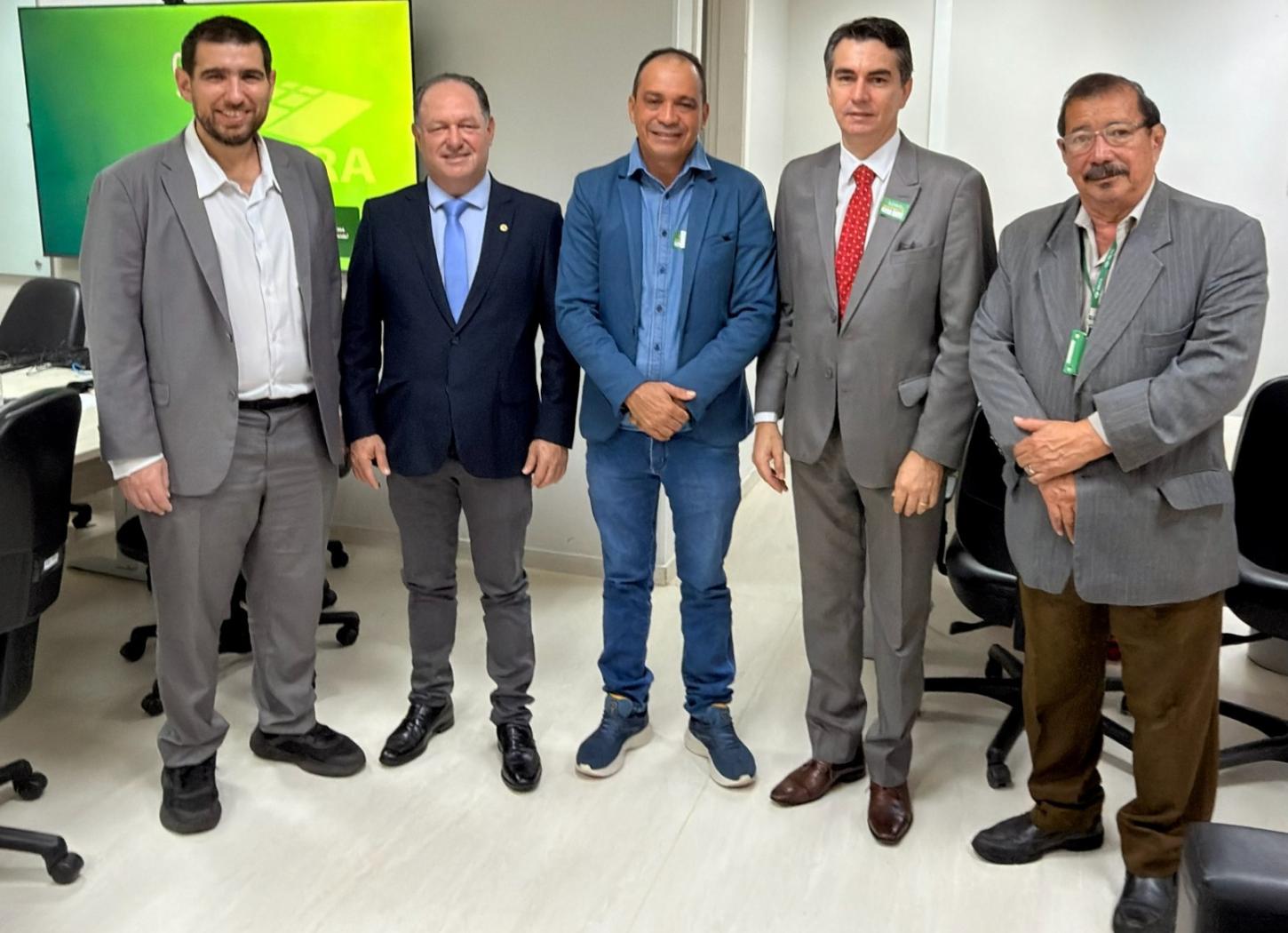 Pedro Fernandes articula avanços na regularização fundiária do Vale do Jamari em reunião no Incra, em Brasília