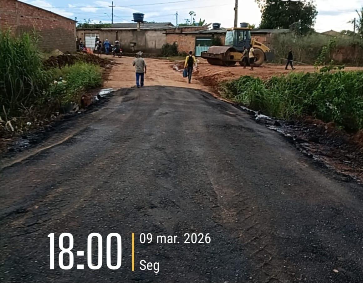 Rua Lisboa recebe serviços de limpeza e tapa-buracos após pedido do vereador Edimilson Dourado
