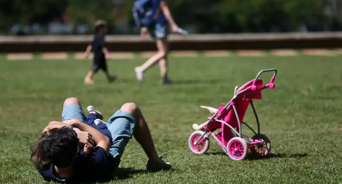 Senado aprova ampliação da licença-paternidade para 20 dias