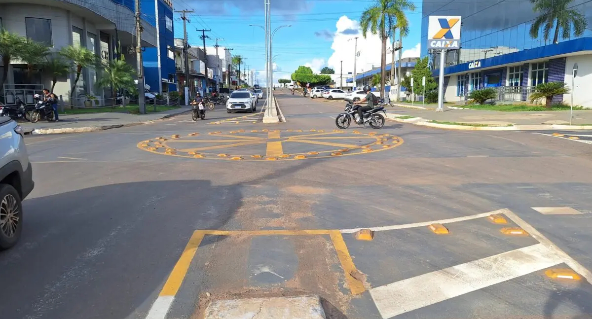Sinalização viária em Jaru recebe investimento do Governo de RO para ampliar segurança