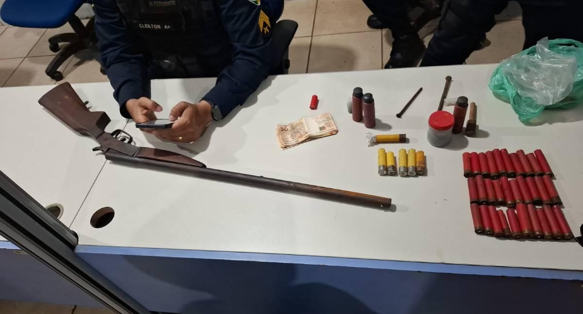 Caseiro de 52 anos é preso com arma artesanal após abate de gado na BR-319