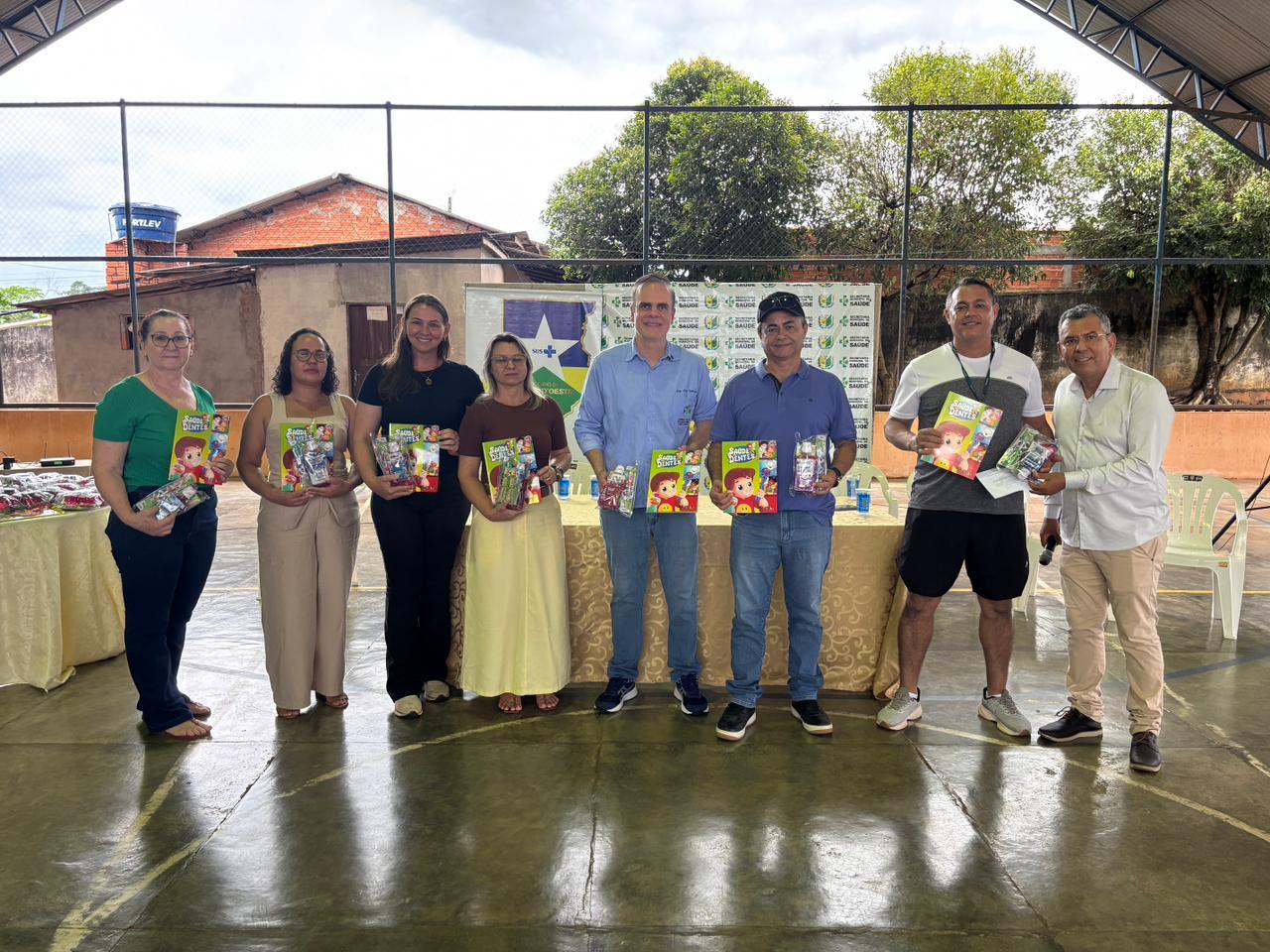 Deputado Alan Queiroz entrega R$ 400 mil em kits odontológicos para alunos da rede municipal, em Espigão D’Oeste