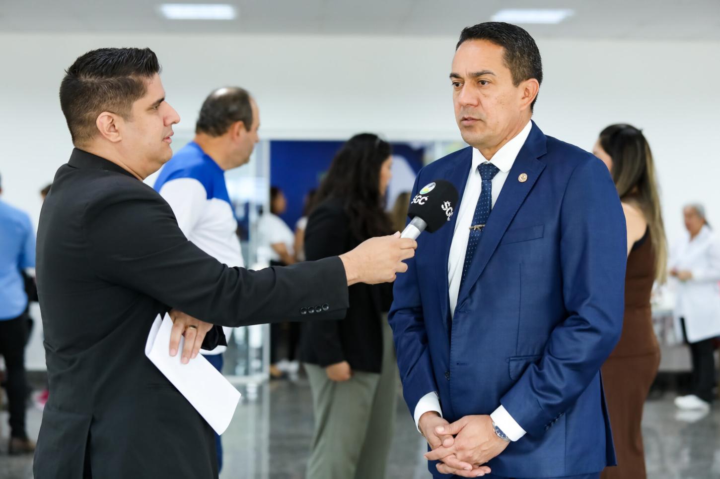 Eyder Brasil propõe lei para valorizar jornalistas e ampliar acesso à informação em Rondônia