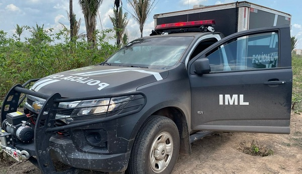 Homem é morto a tiro após ameaçar moradores com machado
