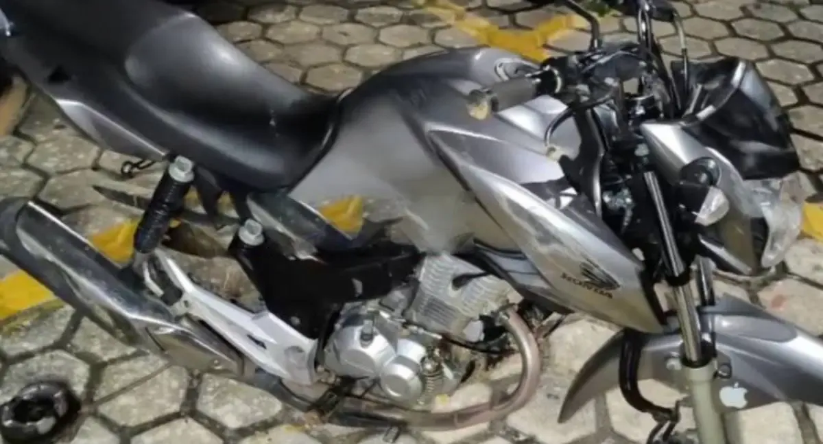 Moto roubada é encontrada abandonada e sem rodas em RO