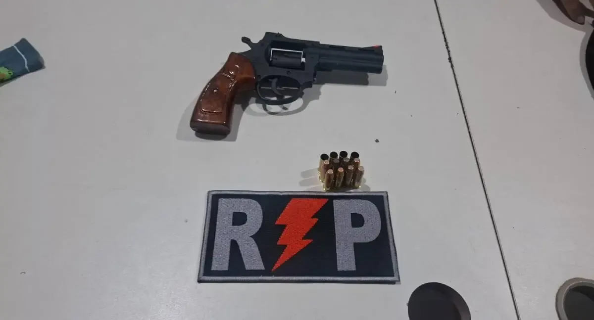 Polícia Militar apreende revólver e munições em vila de apartamentos