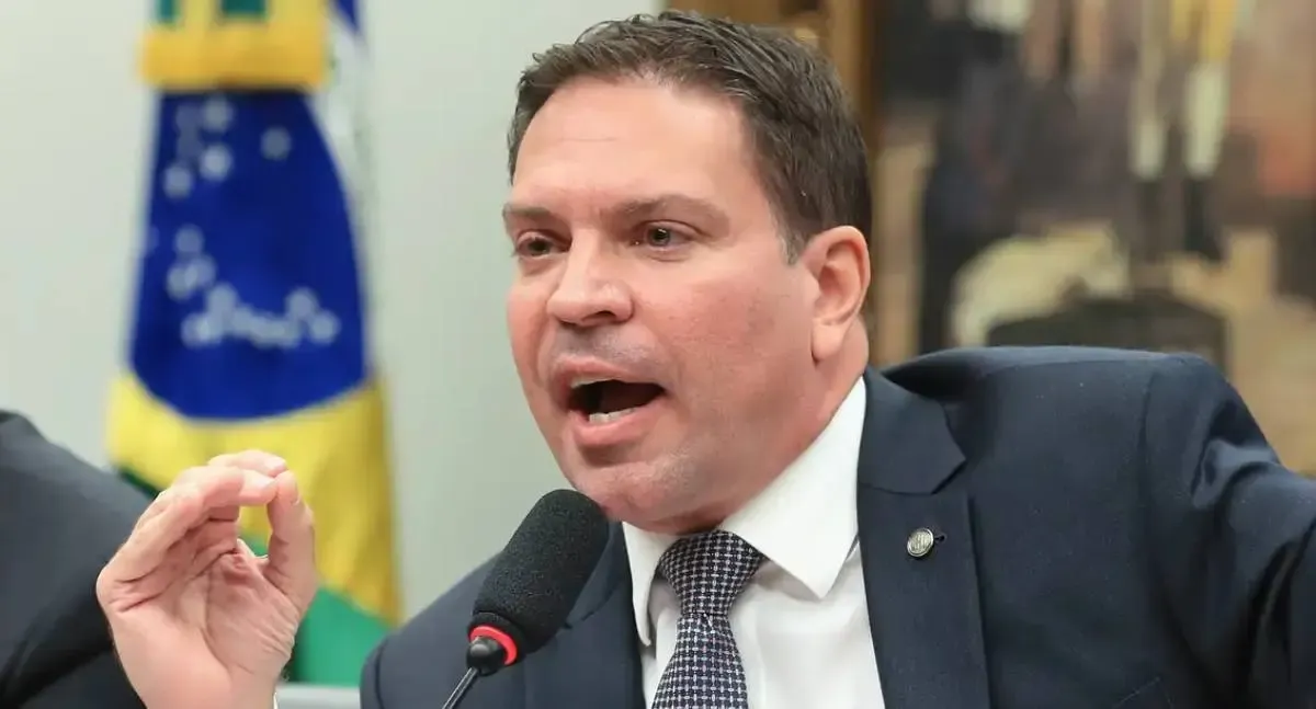 Prisão de Ramagem é fruto da cooperação entre Brasil e EUA, diz PF