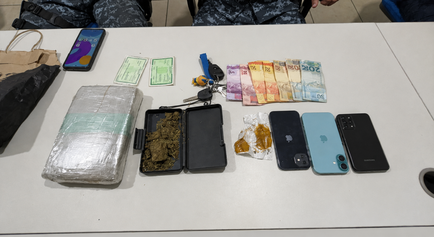 Casal é preso com drogas em fundo falso no banco do carro em Porto Velho