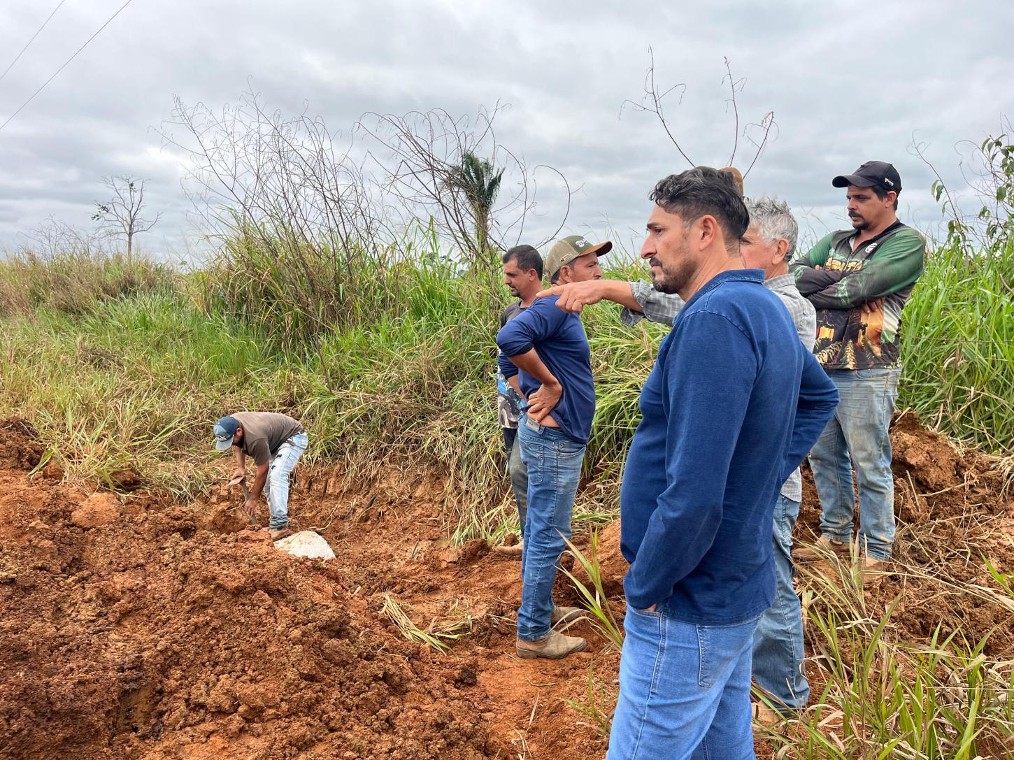 Márcio Pacele acompanha execução de manilhas e reforça melhorias no Ramal da Linha 1, em Extrema