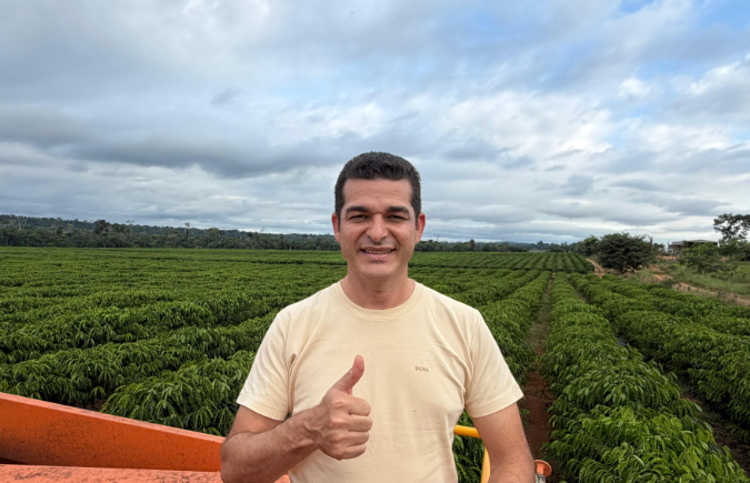 Vereador Adalto destaca avanço da cafeicultura e modernização no campo durante visita na Linha P.O