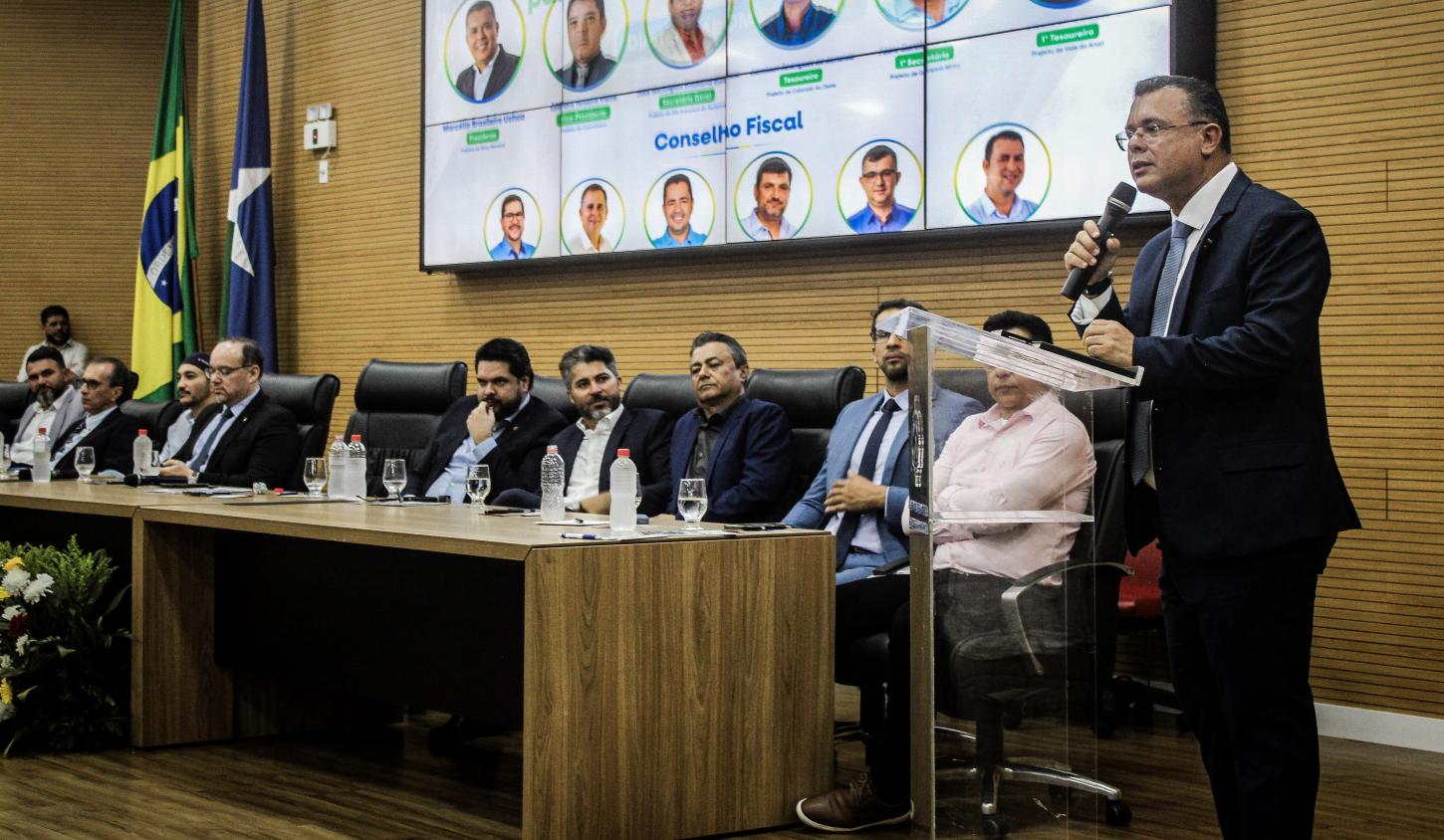 Alero sedia posse da nova diretoria da Arom em solenidade com autoridades