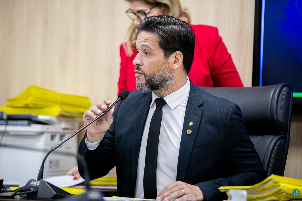 Delegado Camargo cobra transparência sobre fila de exame oftalmológico em Cacoal