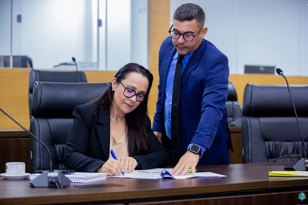 Deputada Rosangela Donadon solicita restauração e construção da calçada da Escola Sebastiana Lima de Oliveira
