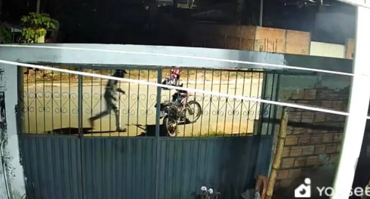 Furto de motocicleta registrado por câmeras em Rondônia