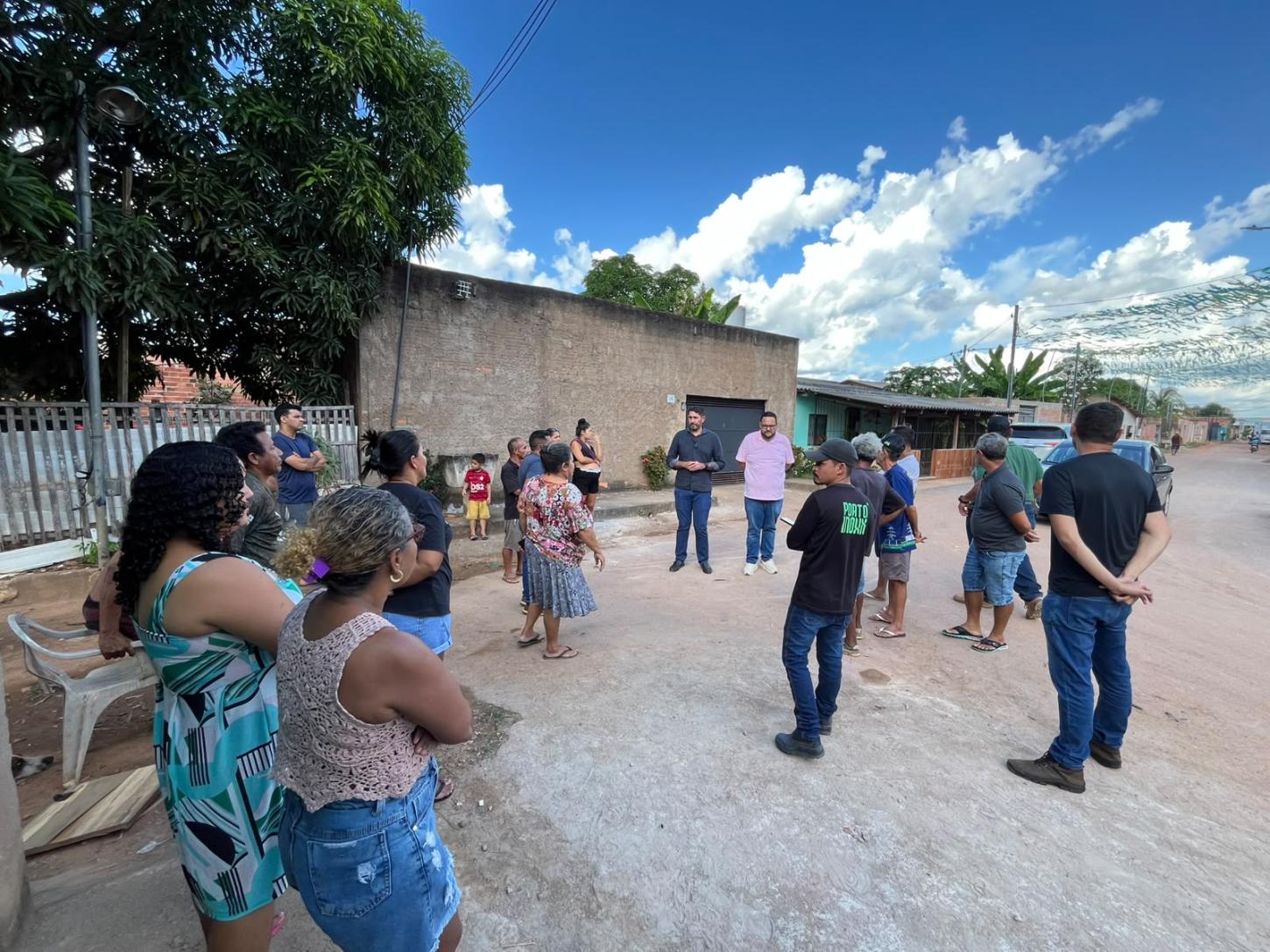 Márcio Pacele acompanha demandas do bairro Rosalina de Carvalho e destina mais recursos para obras de drenagem