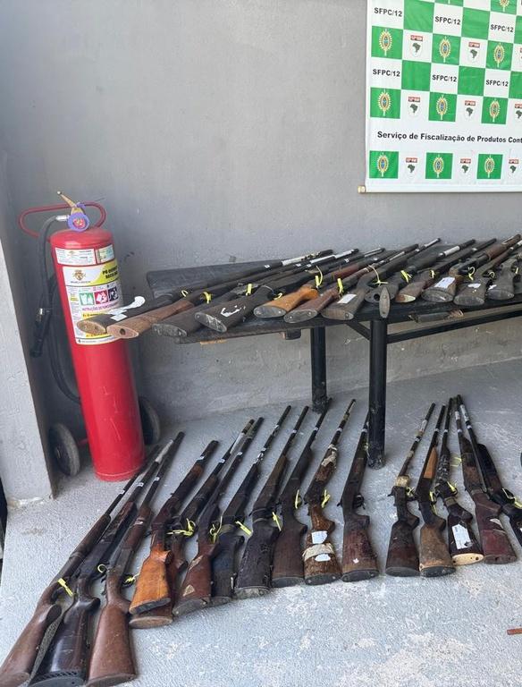 PF destrói 80 armas de fogo no Amazonas