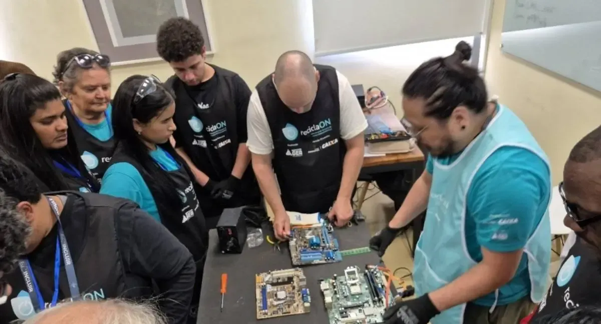 Trabalhadores da reciclagem participam de capacitação inédita para o manejo de lixo eletrônico
