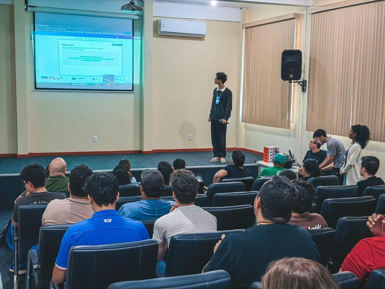 Béra Hackathon chega ao fim com jovens apresentando soluções para Porto Velho