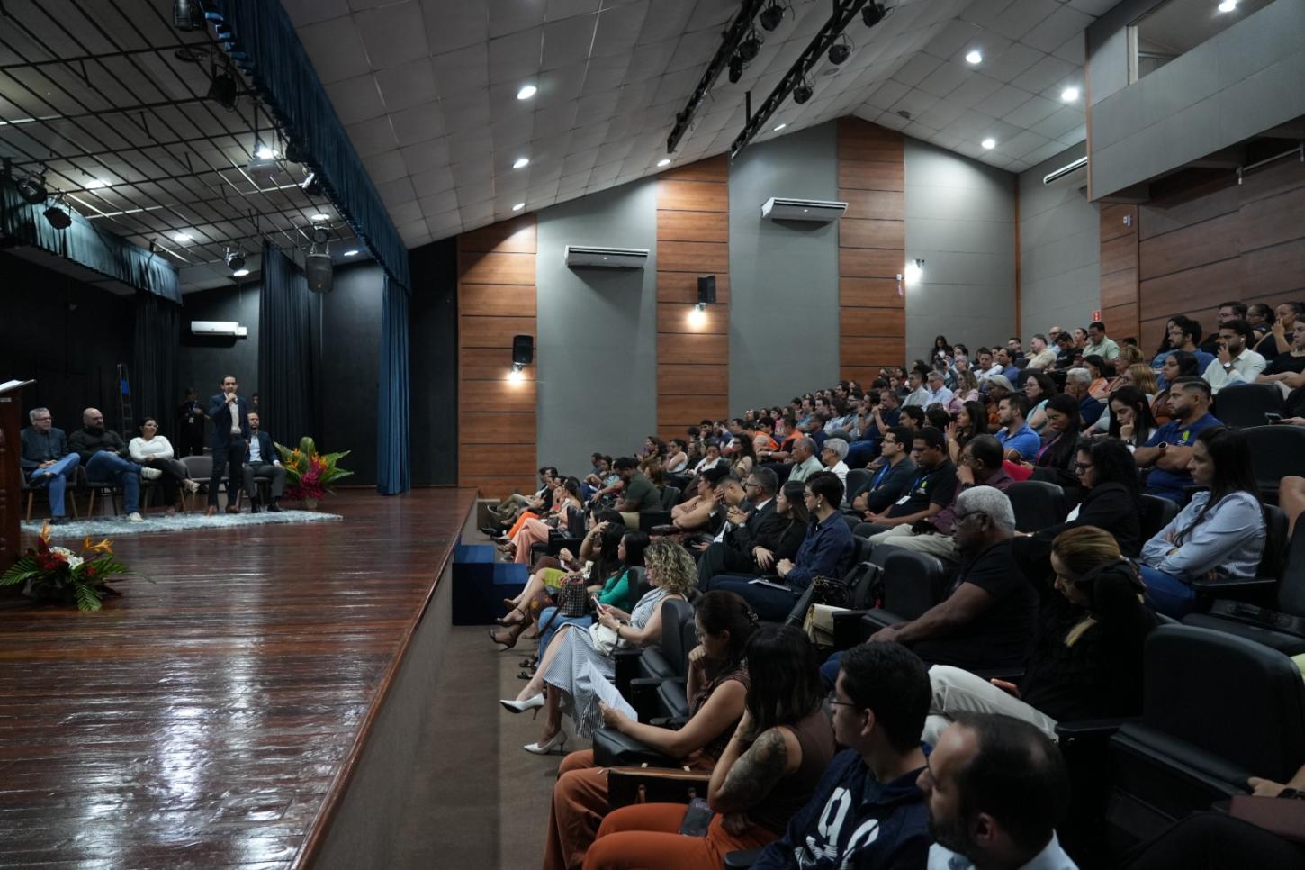 Porto Velho dá posse a novos diretores escolares selecionados por critérios técnicos e de competência